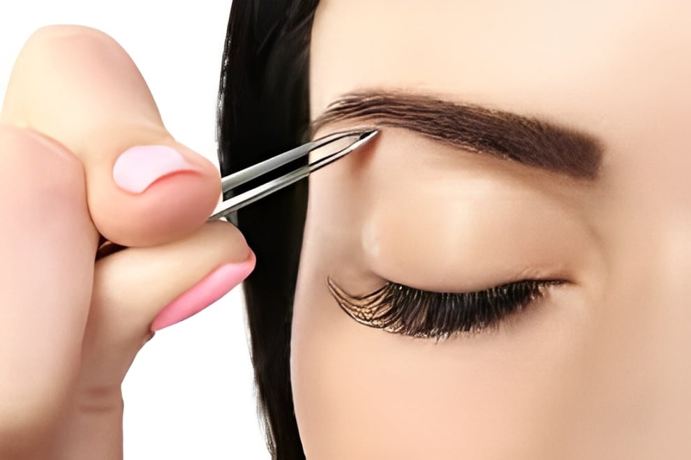 Brow Tweezing 2 (1)